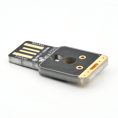 Unterseite des Adafruit NeoKey Trinkey – mechanischer USB-NeoPixel-Knopf